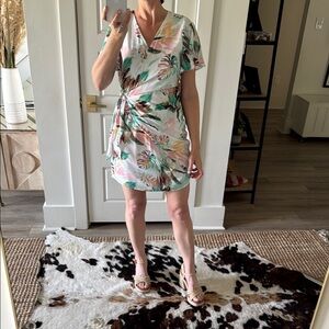NWT Carmella Floral Faux Wrap Dress Size Medium